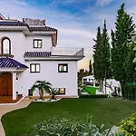 Luxury Villa With Sea Views - Heated Pool-Jacuzzi